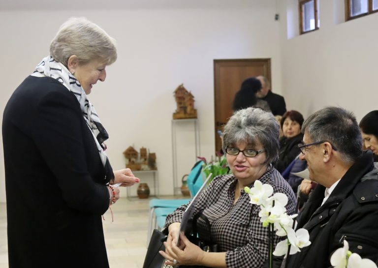 В навечерието на празника на жената в Лясковец две дами представиха творчеството си