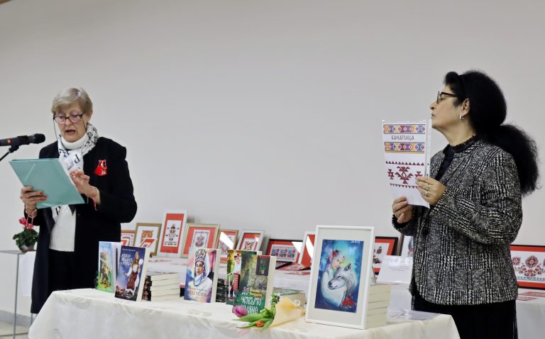 В навечерието на празника на жената в Лясковец две дами представиха творчеството си