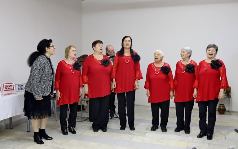В навечерието на празника на жената в Лясковец две дами представиха творчеството си