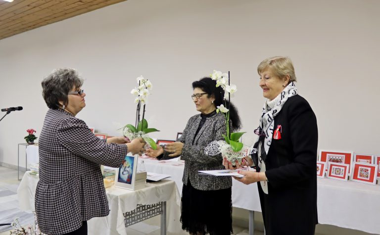 В навечерието на празника на жената в Лясковец две дами представиха творчеството си
