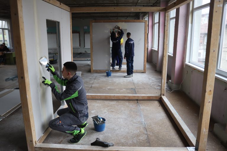 ПГСАГ е отборен победител в регионалния кръг на състезанието „Най-добър млад строител“