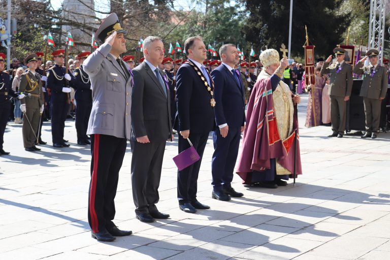 Велико Търново отбелязва своя празник за 145-и път (снимки)