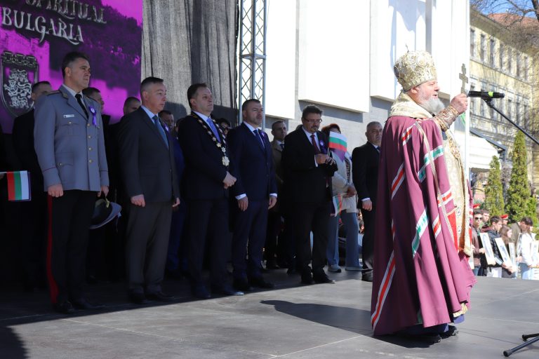 Велико Търново отбелязва своя празник за 145-и път (снимки)