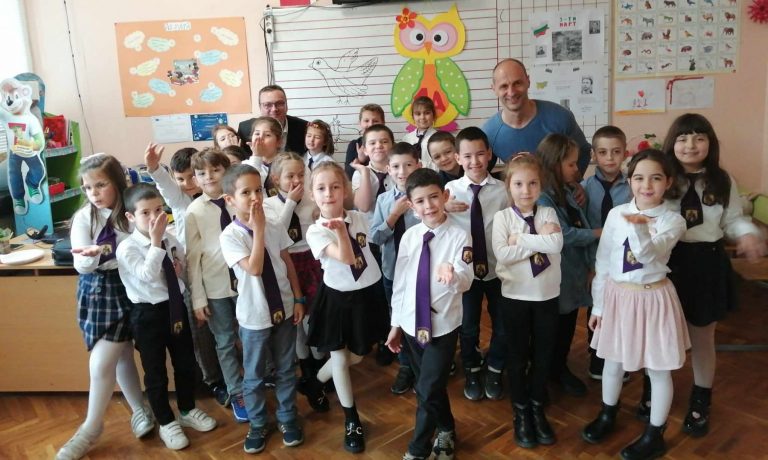 Общество | Първокласници участваха в работилница за млади скулптори