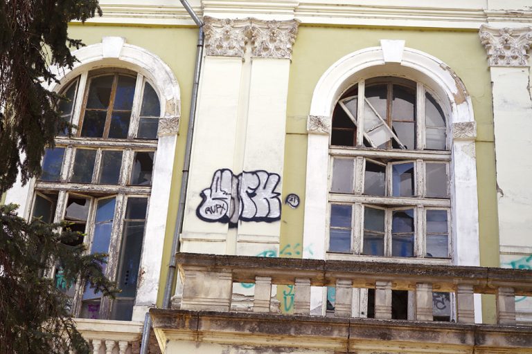 Пари и власт | Между 800 и 900 са  културно-историческите  сгради във Велико Търново