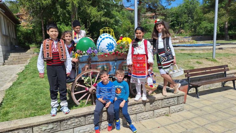 Малки лазарки наричаха за здраве и берекет в Самоводене