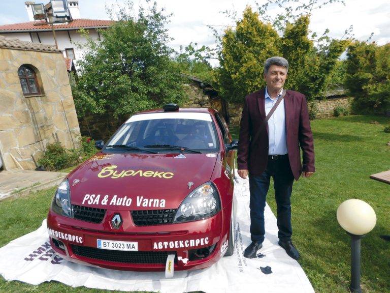 Емил Денев показа новия си автомобил, тръгва към своя 45-и състезателен сезон