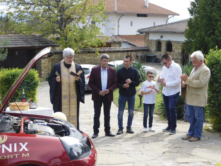 Емил Денев показа новия си автомобил, тръгва към своя 45-и състезателен сезон