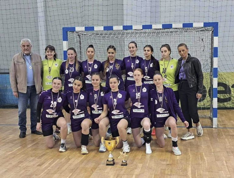 Спорт | “Етър-64” до 19 г. са вицешампионки