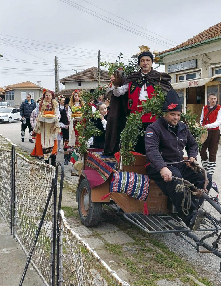 Младите ентусиасти от “Заедно за Мерданя” сплотяват стари и млади в родното си село