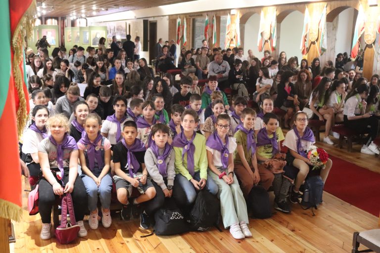 Над 350 ученици слушаха за Търновската конституция в залата, в която е създадена