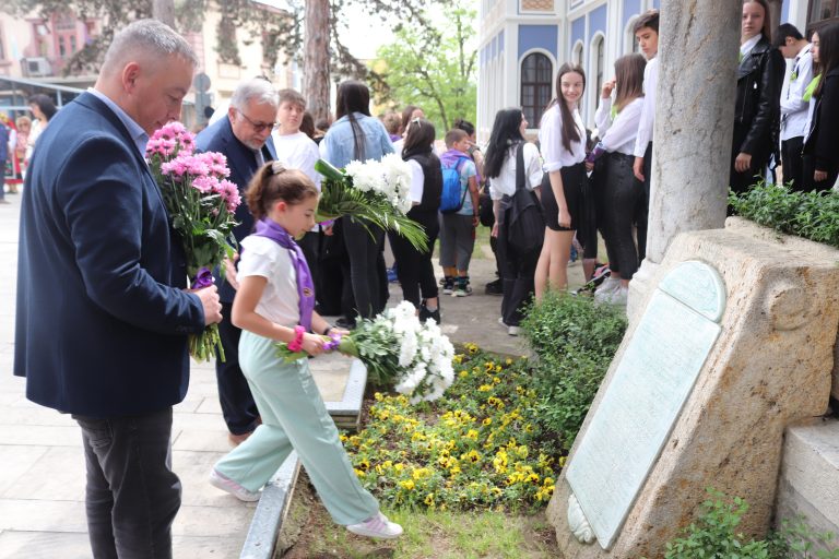 Над 350 ученици слушаха за Търновската конституция в залата, в която е създадена