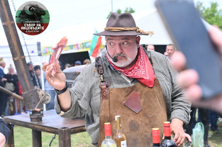 Общество | Ути Бъчваров ще изпитва по рязане на овчи суджук на Събора на овцевъдите