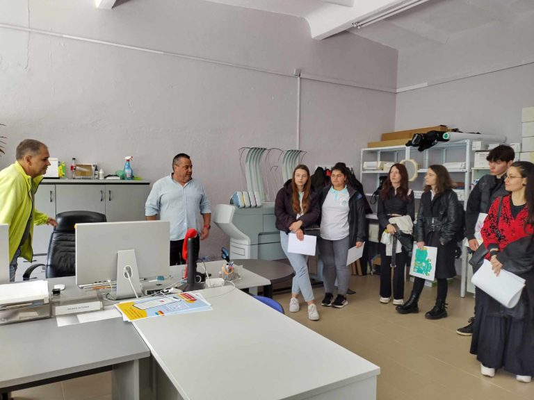 Общество | Ученички от СУ “Емилиян Станев” спечелиха състезание по дизайн