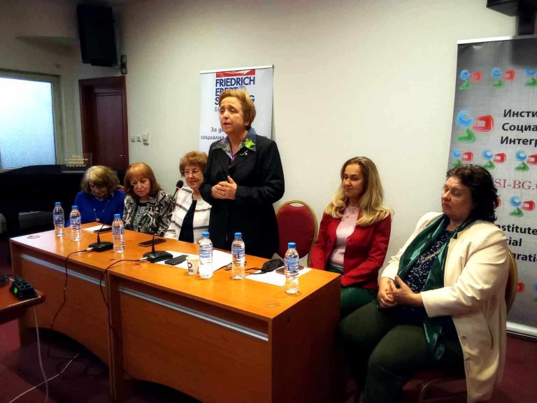 Пари и власт | Жените социалистки проведоха мащабен форум за отговорността на местната власт към гражданите