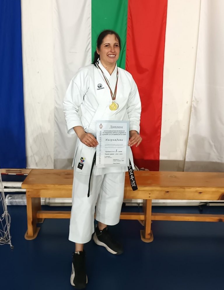 Общество | Търновска полицайка спечели два медала от турнир на МВР