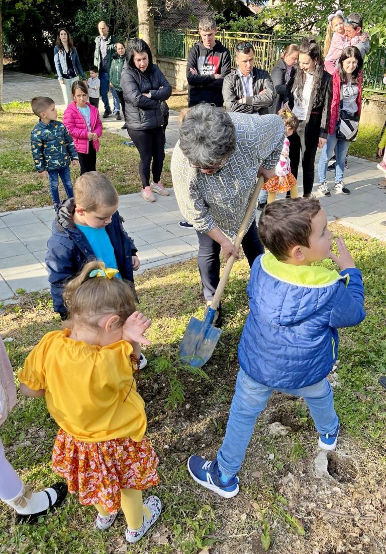 Световния ден на Земята отбелязаха малчуганите в лясковската детска градина „Славейче“