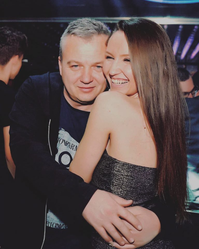 Наричат великотърновката Женя Кънева  “розовото момиче на българската поезия”