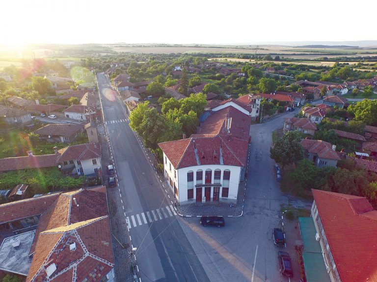 Горещи новини | Село се  вдигна срещу  Общината  в Лясковец