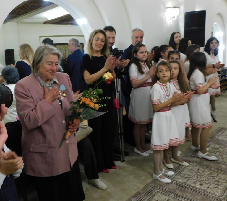 Калина Досева е носител на Наградата „24 май“, четирима учители – със Старопрестолни грамоти