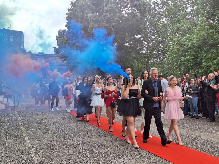 Горещи новини | ПЕГ „Проф.д-р Асен Златаров“  изпрати випуск’2024