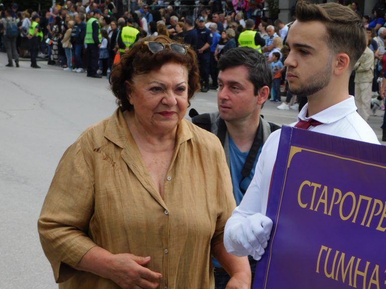 Калина Досева е носител на Наградата „24 май“, четирима учители – със Старопрестолни грамоти