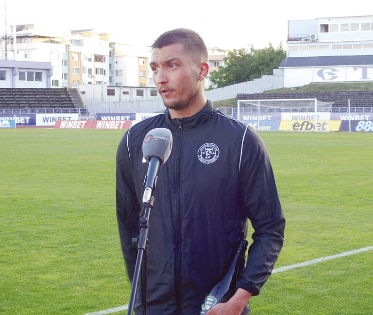 Общество | Играчът на мача Георги Александров: “Оставам в “Етър”,  ще се завърнем в елита!”