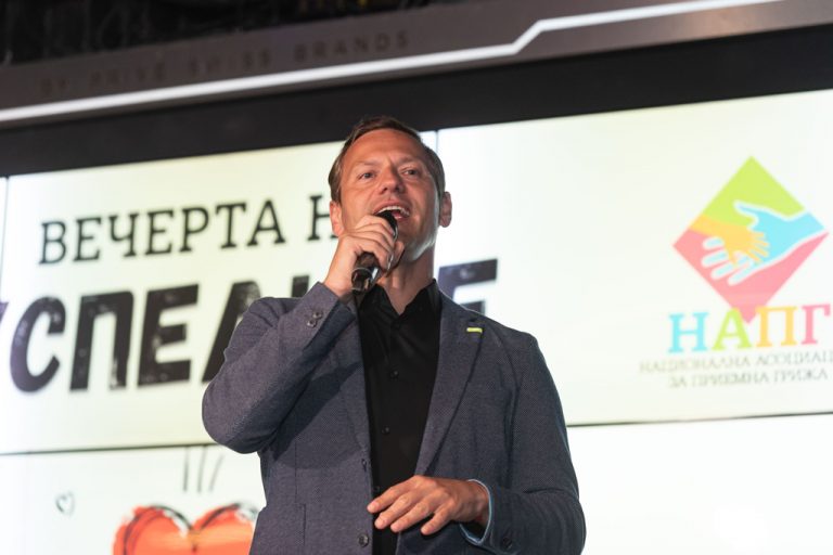 Абитуриенти от приемни семейства празнуваха във „Вечерта на успелите“, организирана от НАПГ и А1