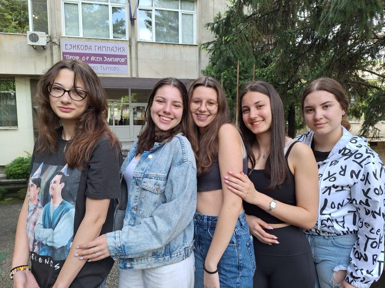 Общество | Ученички от В. Търново с блестящо представяне на националната олимпиада по испански език