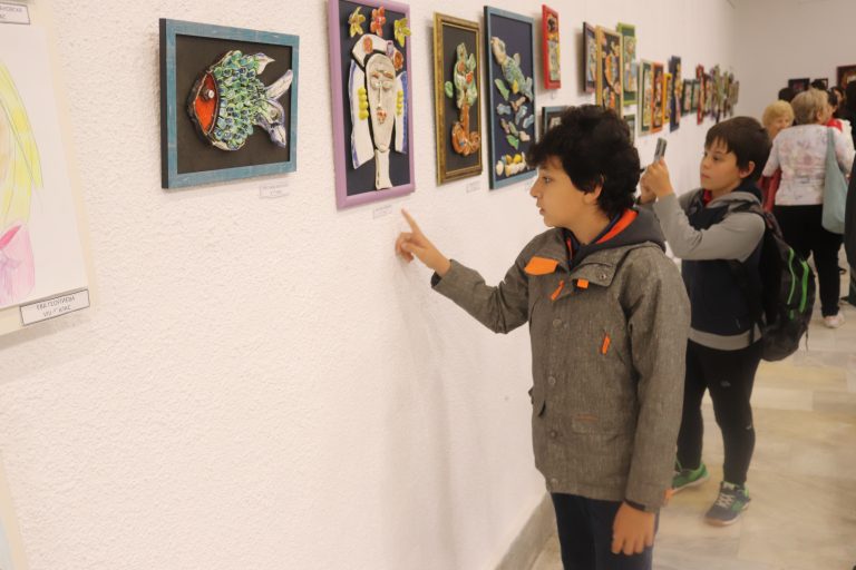 Представиха на изложба творбите  на децата от СУ „Вичо Грънчаров“