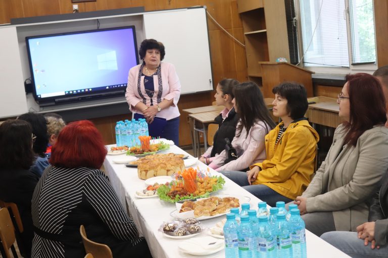 Деца оказват първа помощ и почистват нефтен разлив в часовете по химия и биология