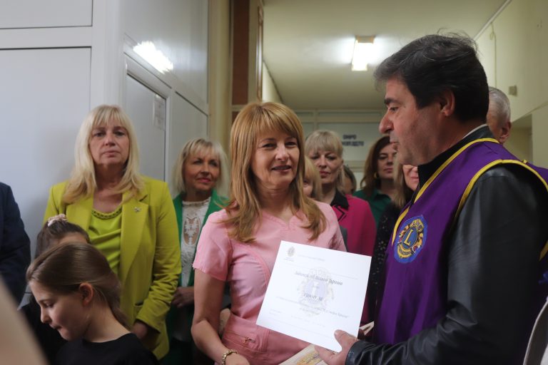 Лазерен очен скенер дариха два търновски лайънс клуба на областната болница