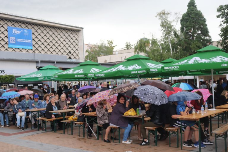 Дъжд и много емоции белязаха празника на Горна Оряховица