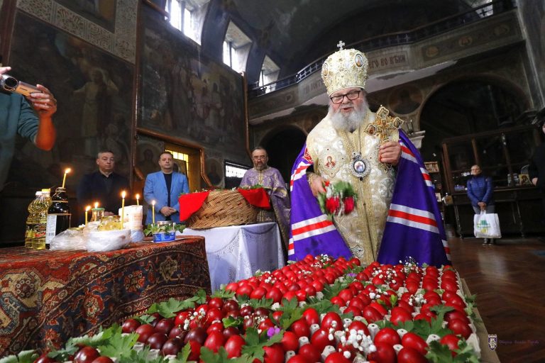 Горещи новини | Близо 3000 великденски яйца бяха осветени  навръх Велики Четвъртък в старата столица