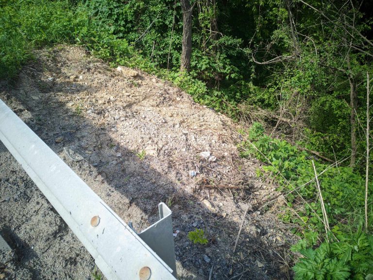 Горещи новини | Фрезованият асфалт от ремонта на пътя в Прохода на Републиката е почистен