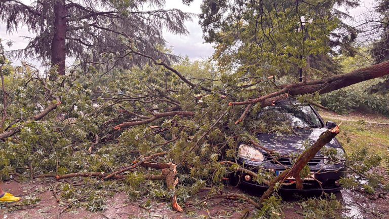Горещи новини | Силна буря с градушка удари Велико Търново