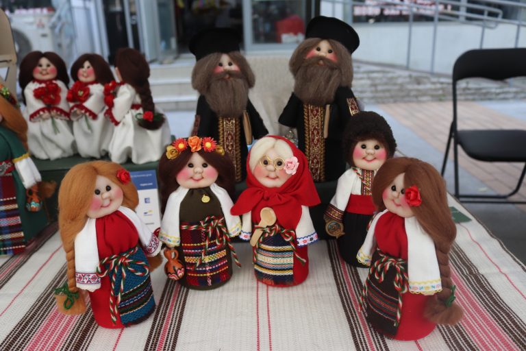 Куклите на Мария пътуват по света и сбъдват мечти