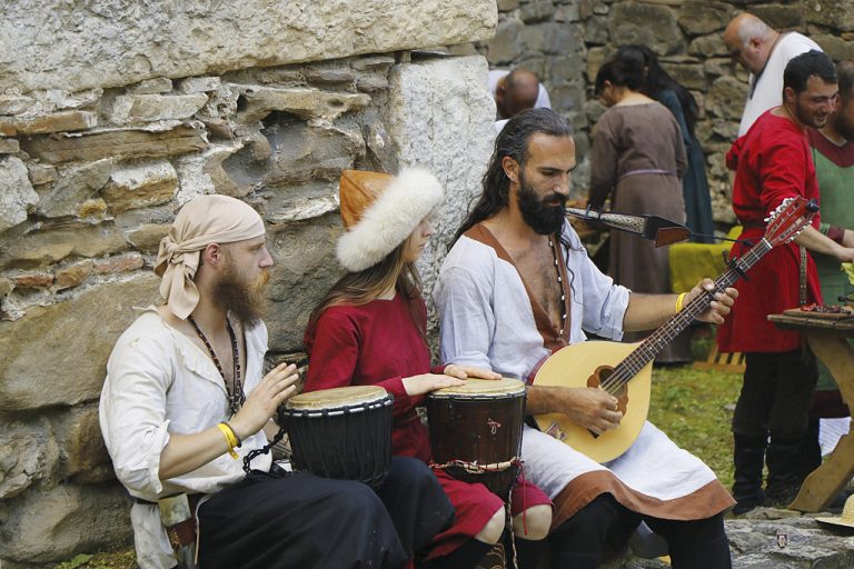 Възстановчици от над 10 държави участваха във фестивал на Царевец