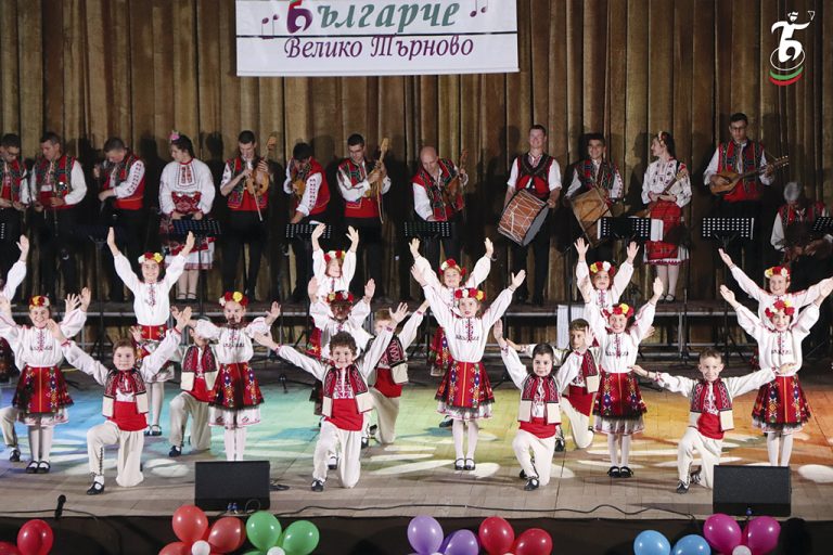 Култура | ДЮФА “Българче” изпраща  абитуриентите си с годишен концерт