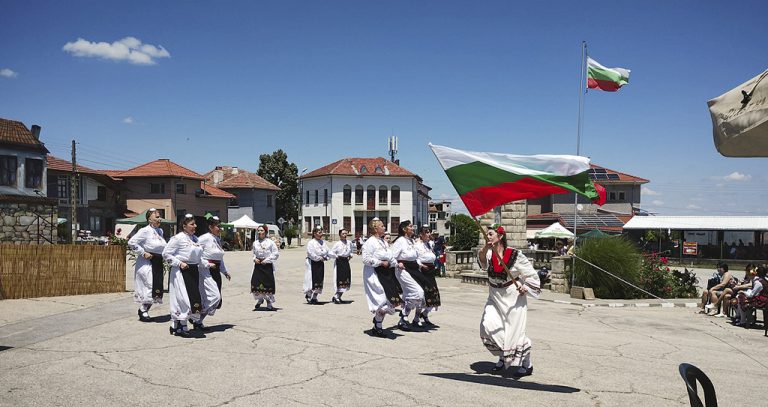 Общество | Откриха хайдушкия фестивал в Мерданя с родопски гайди