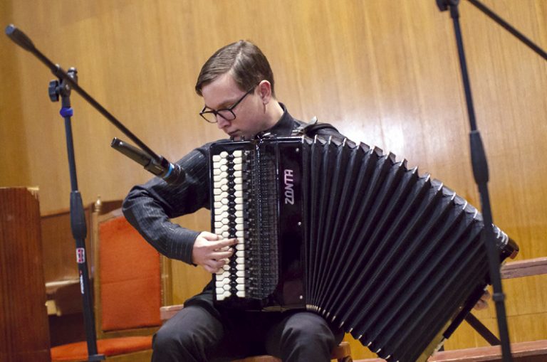 Възпитаници на СУ “Емилиян Станев” спечелиха призови места на акордеонен конкурс
