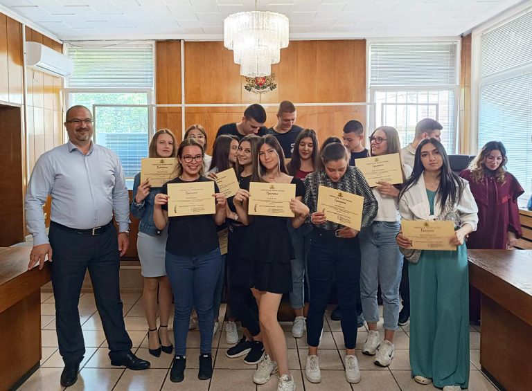 Общество | 150 ученици посетиха Съдебната палата