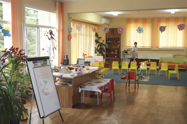 Деца сами си отглеждат зеленчуци в градината в Присово