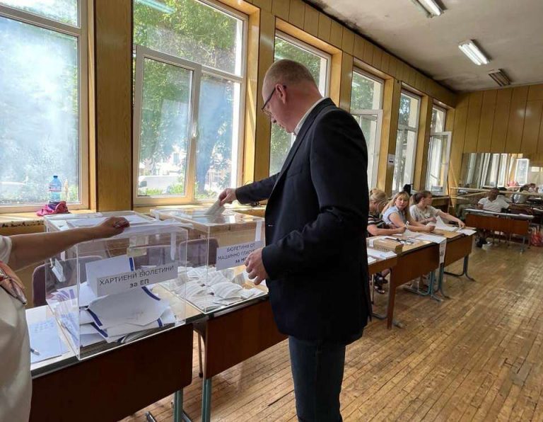 Горещи новини | Станислав Стоянов: “Гласувах за мир, а не за война!”