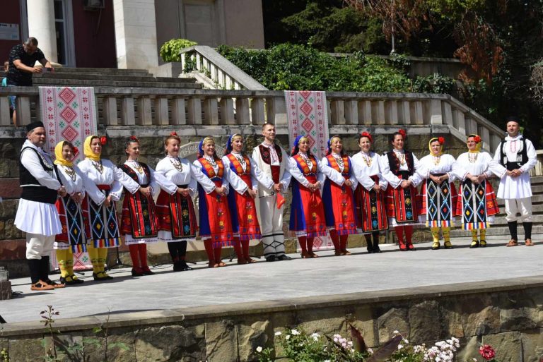 В Лясковец Фестивал „Красотата на душата“ показа творчеството на майсторката на народни носии и сценични облекла Анелия Тахрилова