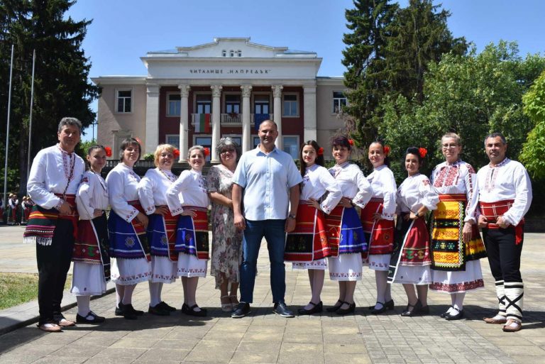 В Лясковец Фестивал „Красотата на душата“ показа творчеството на майсторката на народни носии и сценични облекла Анелия Тахрилова