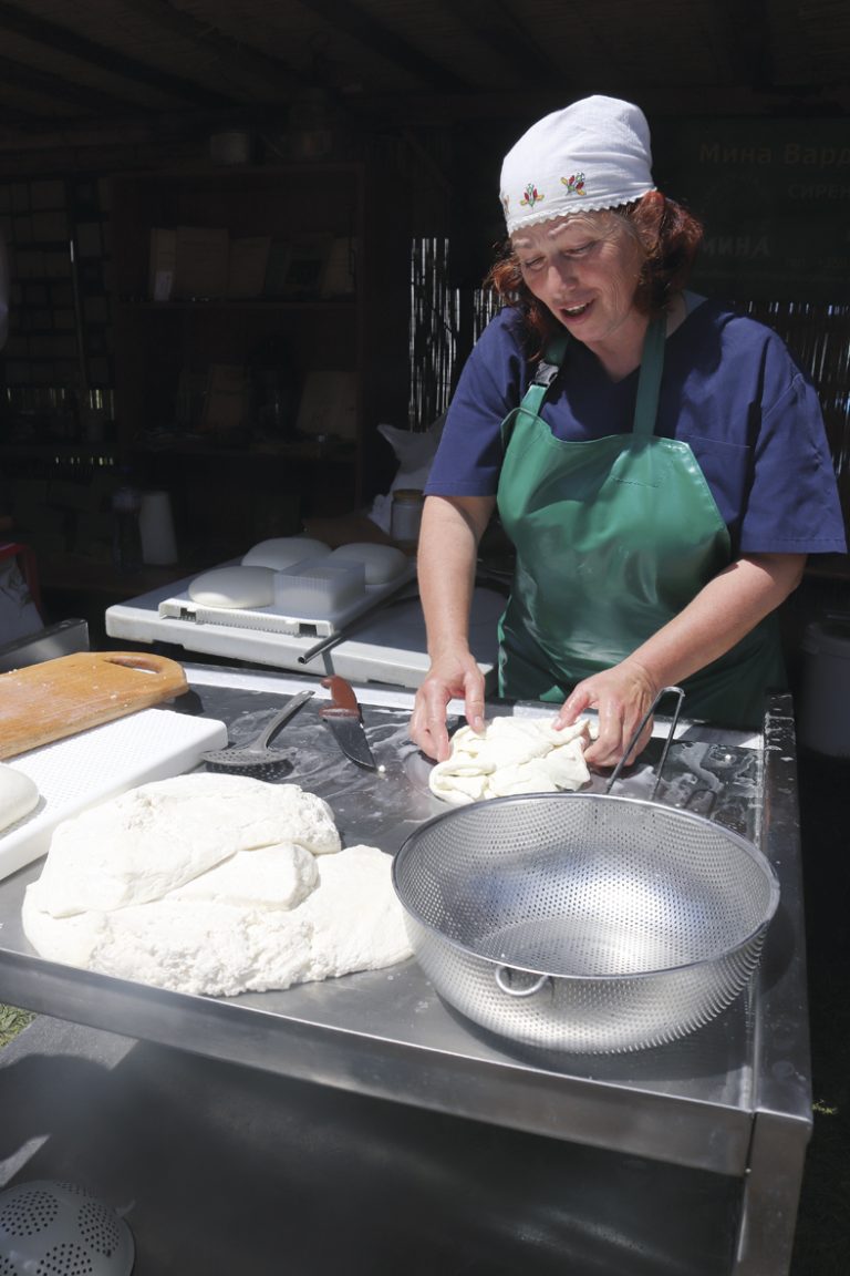 Мина Варджиева, майсторката  на месения кашкавал “гьобек”
