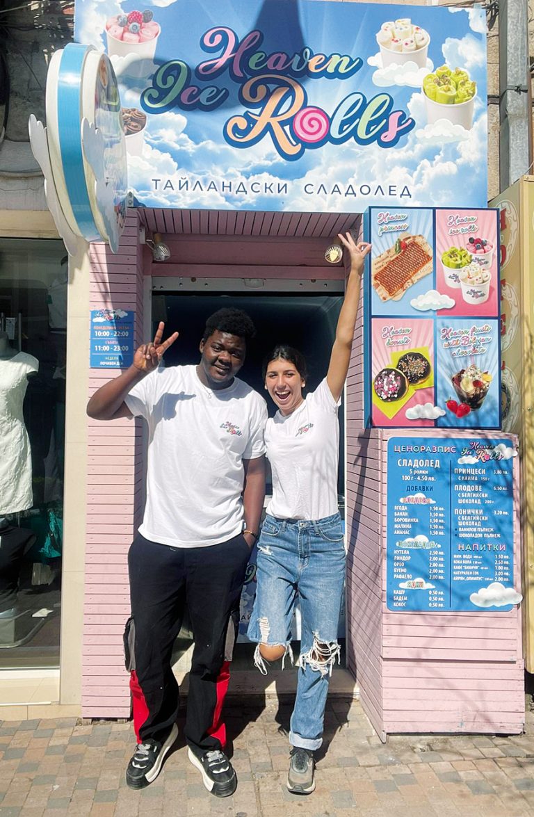 Рая – майсторката на  тайландския сладолед