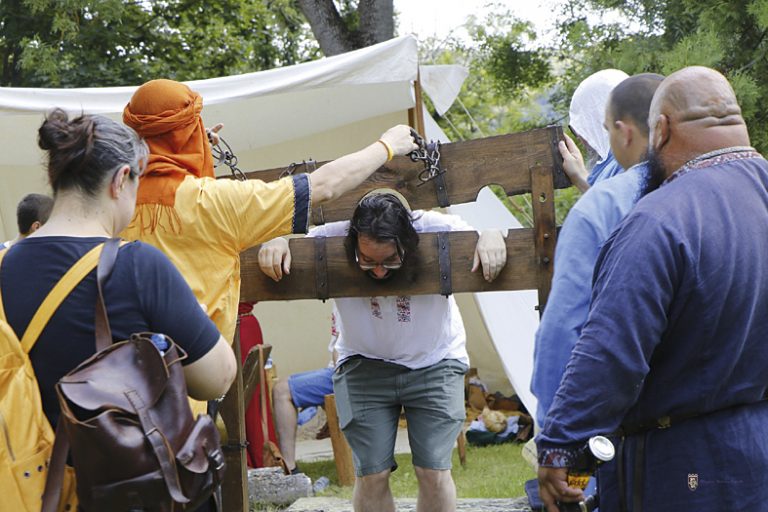 Възстановчици от над 10 държави участваха във фестивал на Царевец