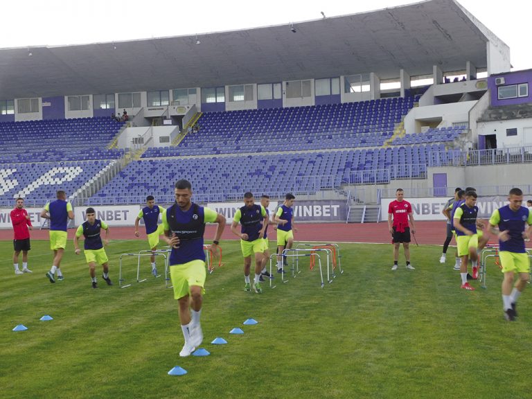 Спорт | “Етър” започна със 17 футболисти, Преслав Йорданов е първото ново име